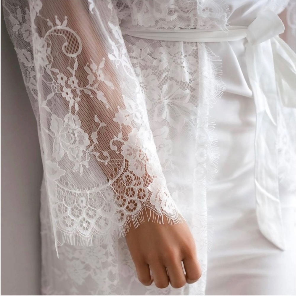 Size 12 ANASTASIA BRIDAL LACE ROBE WITH LONG TRAIN - NEVER WORN - Picture 5 of 17